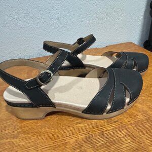NWOB Dansko ankle strap clog 40